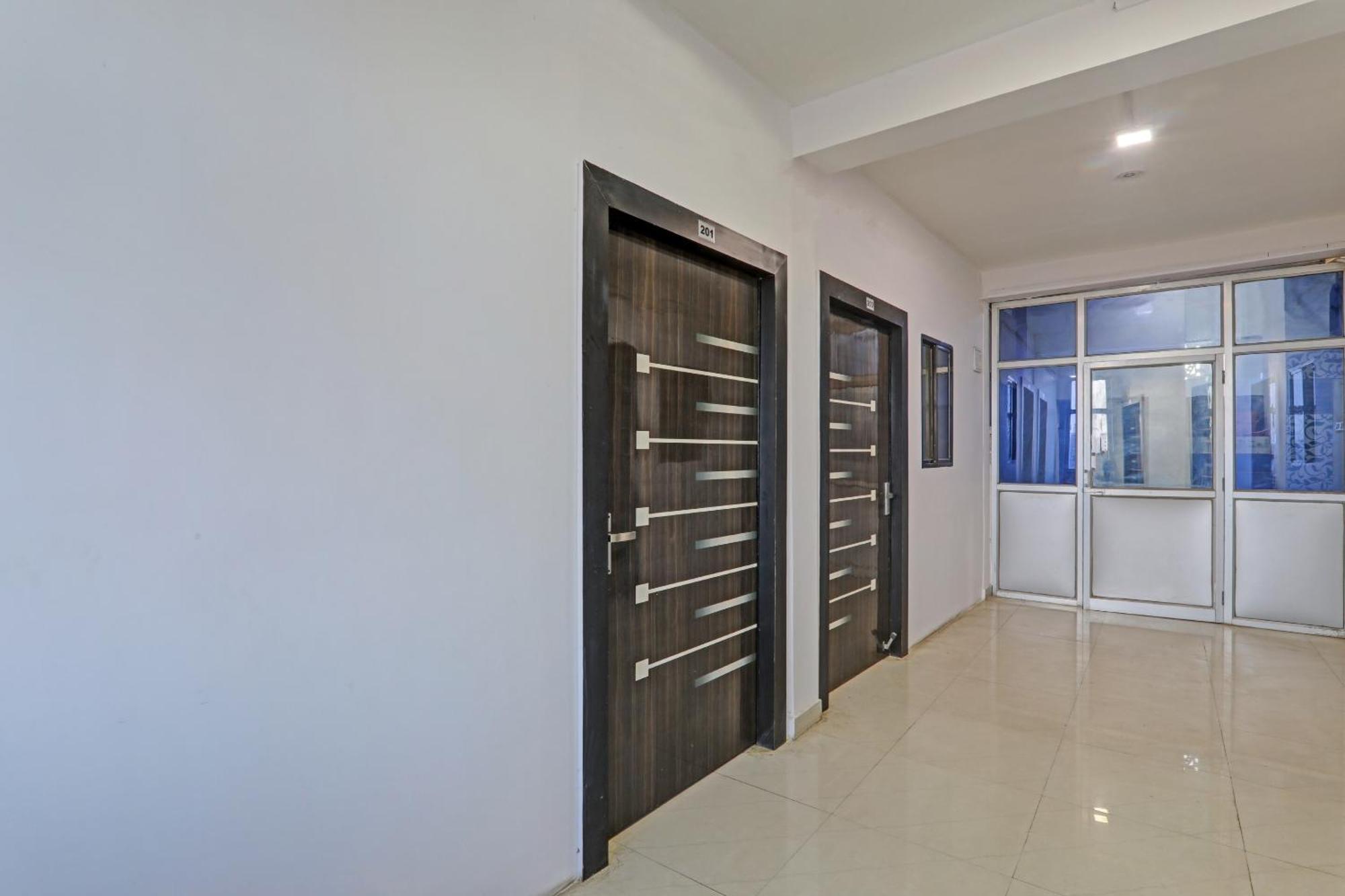 Hotel Oyo Flagship 81064 Chaudhary In Gorakhpur Exterior foto